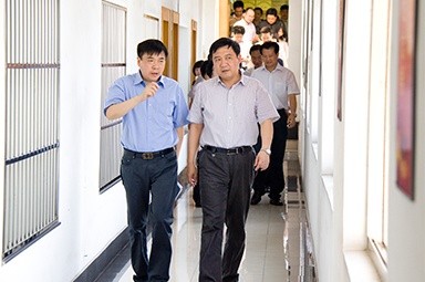2012年7月5日，，，时任黄冈市委书记李卫宁一行调研公司党建工作