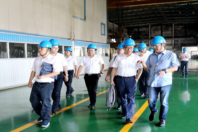 2020年9月8日,时任商务部亚洲司副司长杨伟群、、、马来西亚驻华使馆公使施志光莅临永利集团88304官网纸业对马来西亚项目进行调研
