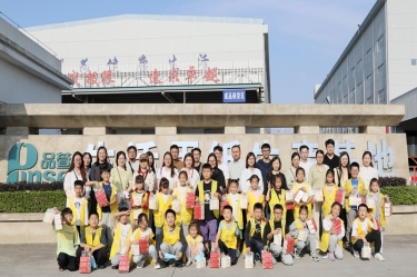 探寻古法技艺 感触造纸朝气 |“小脚走平湖”之“纸业达人”亲子研学活动走进永利集团88304官网纸业